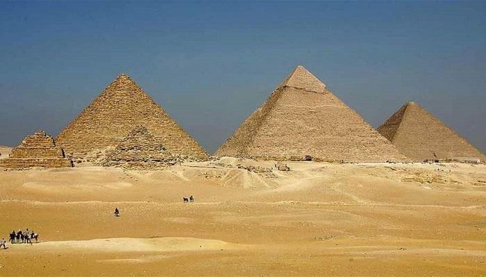 أهرامات الجيزة في مصر