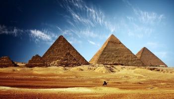 أهرامات الجيزة-أرشيفية