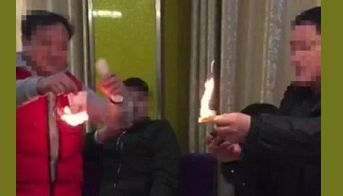 صينيان يحرقان الأموال لإثبات من منهما الأكثر ثراء