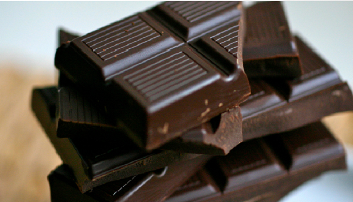 الشوكولاتة الداكنة تحمي من أمراض القلب