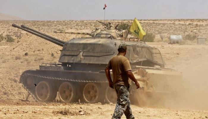عناصر مليشيا حزب الله على الحدود مع سوريا (أ.ف.ب)