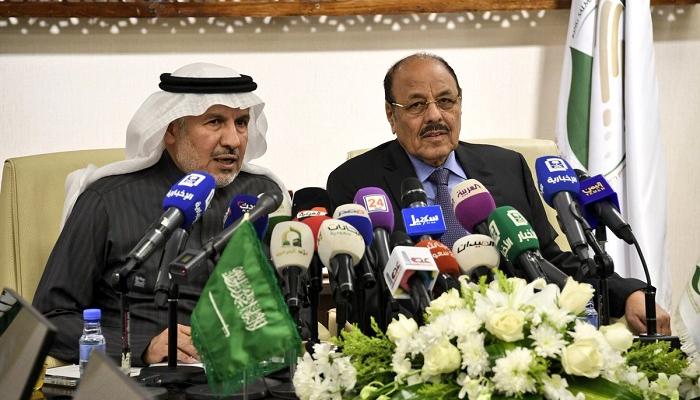 الدكتور عبد الله بن عبد العزيز الربيعة ونائب رئيس اليمن خلال المؤتمر