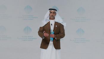 الشيخ سيف بن زايد يتحدث في جلسة 