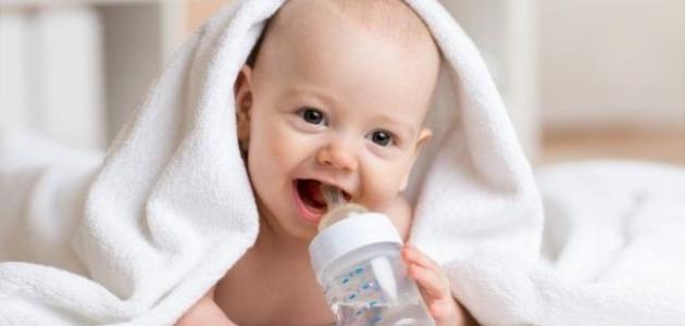 فوائد ماء غريب للأطفال.. معدة بدون مغص ونوم حالم