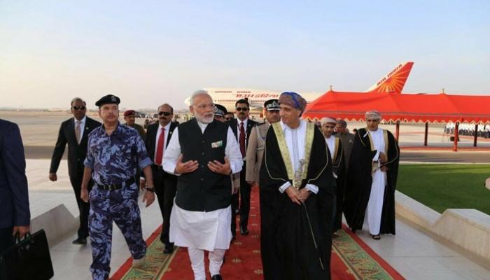نائب رئيس الوزراء العماني في استقبال رئيس وزراء الهند