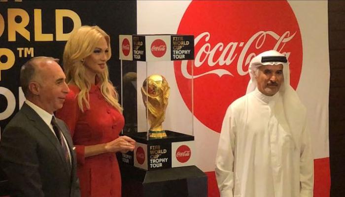 خلال الكشف عن الكأس عقب وصولها دبي
