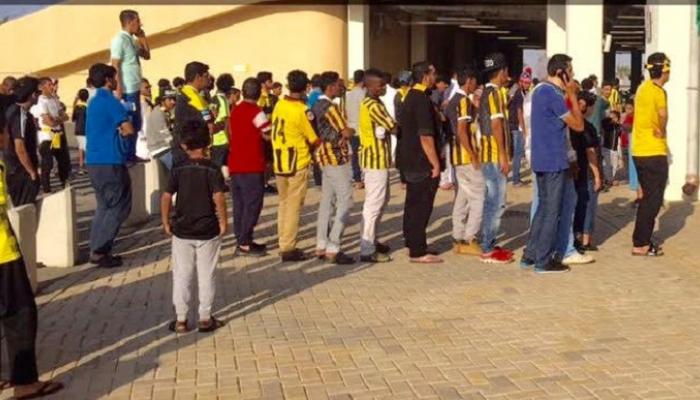 إقبال جماهيري على التذاكر