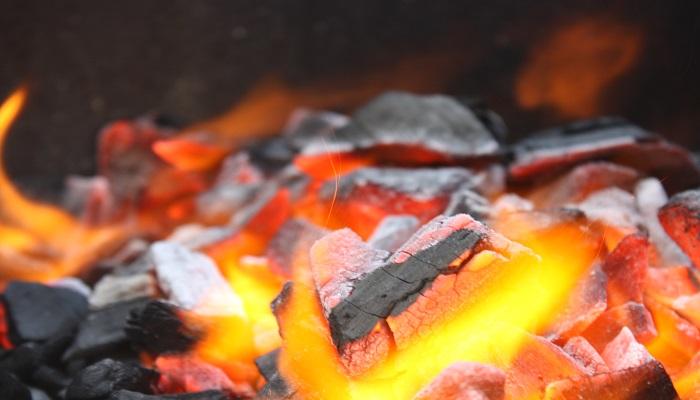 خطوات سهلة لإشعال فحم الشواء