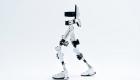 روبوت ياباني لمساعدة مصابي العمود الفقري على المشي 