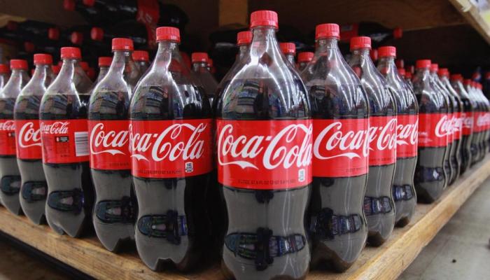 كوكاكولا تكسر عادتها بعد 130 عاما من إنتاج المشروبات الغازية