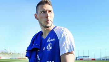 ماركو بجاكا بقميص الرويال بلوز