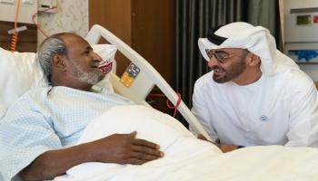 الشيخ محمد بن زايد آل نهيان يزور الشاعر اليمني فضل محمود صالح 