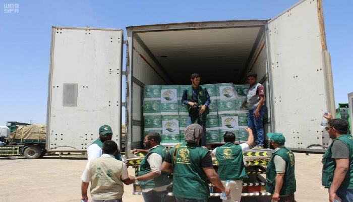  وصول شاحنات مساعدات غذائية من مركز الملك سلمان للإغاثة إلى اليمن
