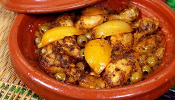 طاجن مغربي بالدجاج والزيتون
