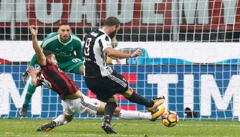 يوفنتوس وميلان في الدوري الإيطالي