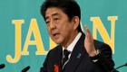 رئيس وزراء اليابان يعتذر وسط فضيحة محسوبية 