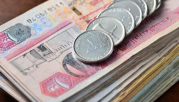 عملات إماراتية ورقية ومعدنية