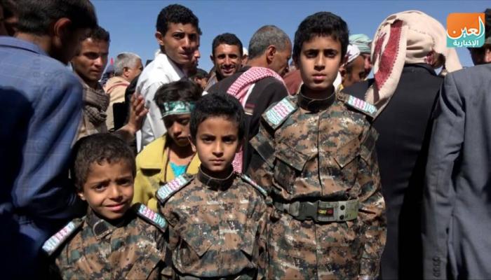 أطفال ببزات عسكرية للمليشيا في مهرجان الحوثيين بصنعاء