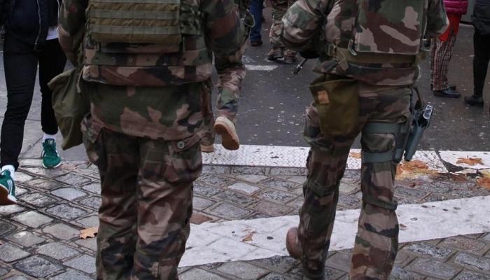 قوات من الجيش الفرنسي تصل إلى موقع الحادث