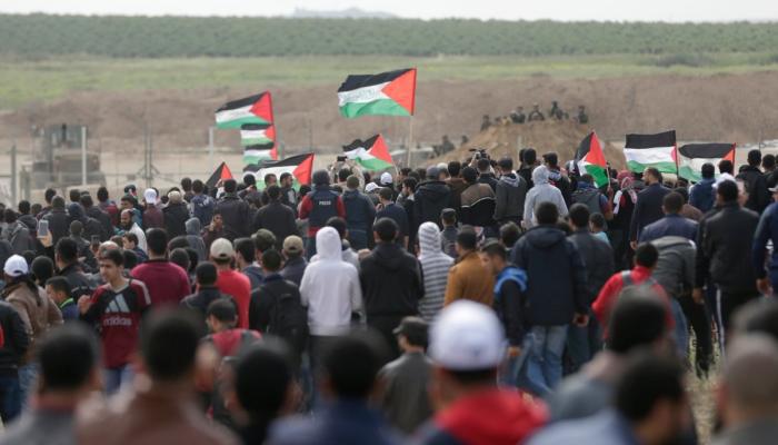 آلاف الفلسطينيين في مسيرة 