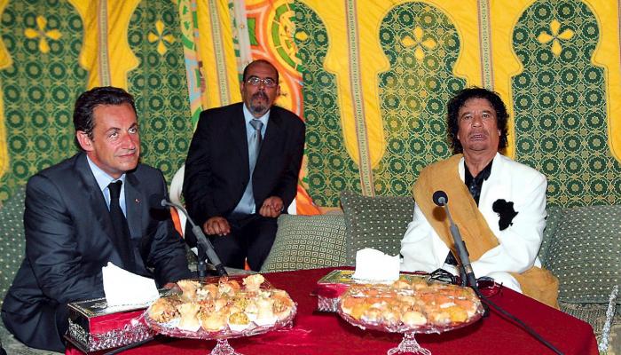 القذافي وساركوزي قبل تفجر أزمة 2011 بينهما