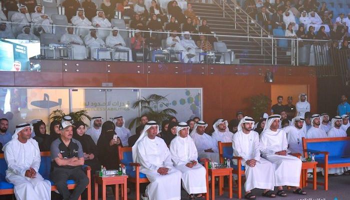 الشيخ حمدان بن محمد بن راشد آل مكتوم خلال حضوره الورشة