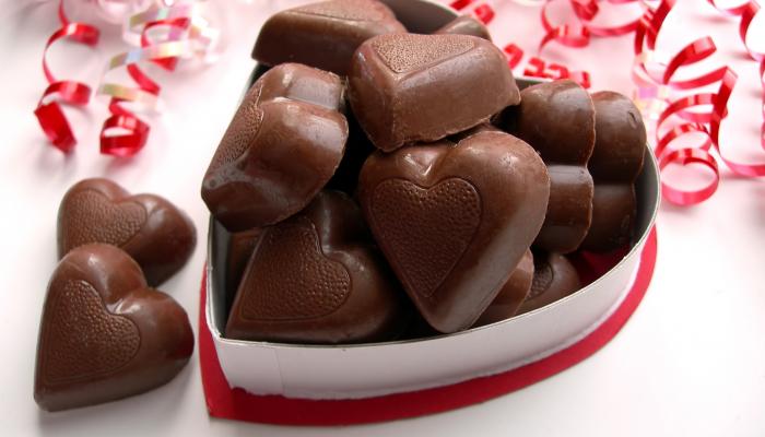 الشوكولاتة تحسّن سريان الدم إلى الدماغ والقلب