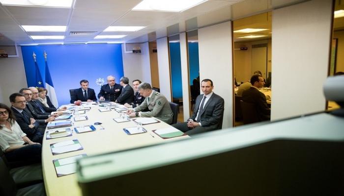 الرئيس الفرنسي في اجتماع إعلان الضربات على سوريا