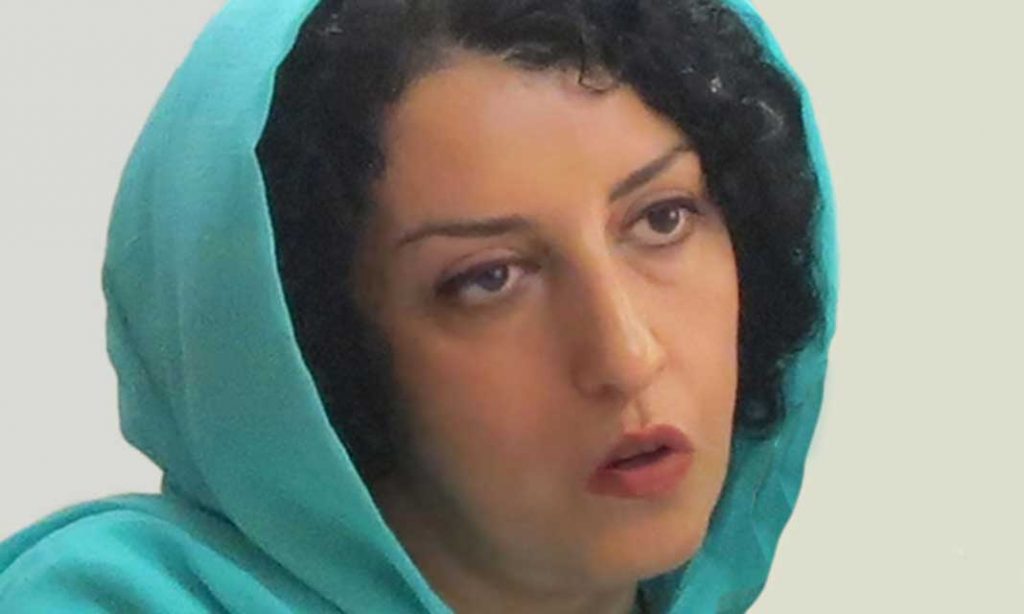 الناشطة الإيرانية البارزة نرجس محمدي