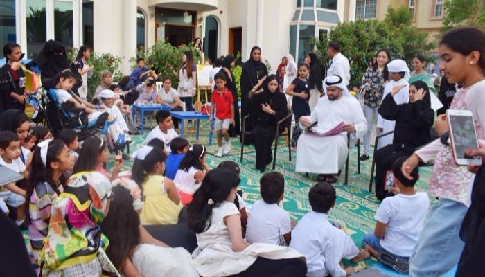 حسين الجسمي يقرأ للأطفال أصحاب الهمم بلغة الإشارة