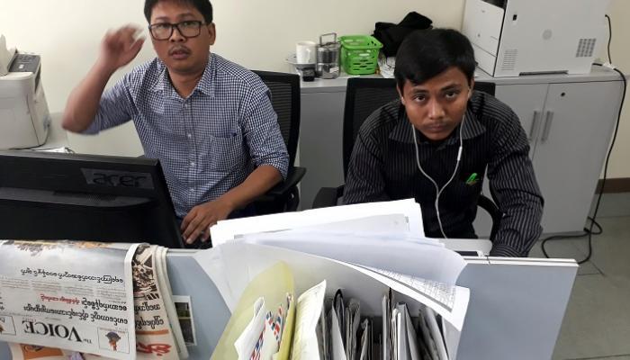 صورة أرشيفية لمراسلَيْ رويترز