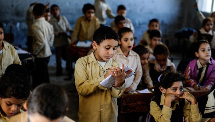 أحد الطلاب في المرحلة الابتدائية بمدارس مصر