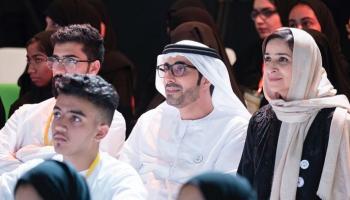 ناصر الهاملي وجميلة المهيري يشاركان الطلبة في فعاليات المنتدى 