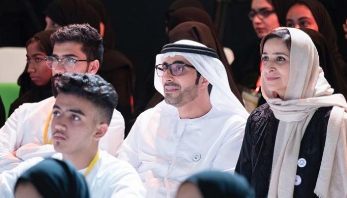 ناصر الهاملي وجميلة المهيري يشاركان الطلبة في فعاليات المنتدى