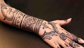 الجزائر تحذر من حناء قاتلة قادمة من ليبيا