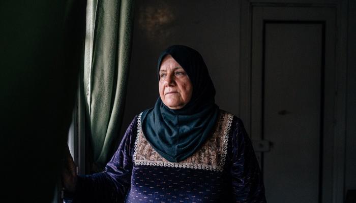 القابلة تتذكر بألم