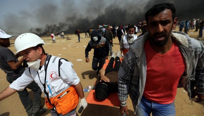 فلسطيني مصاب برصاص الاحتلال - رويترز