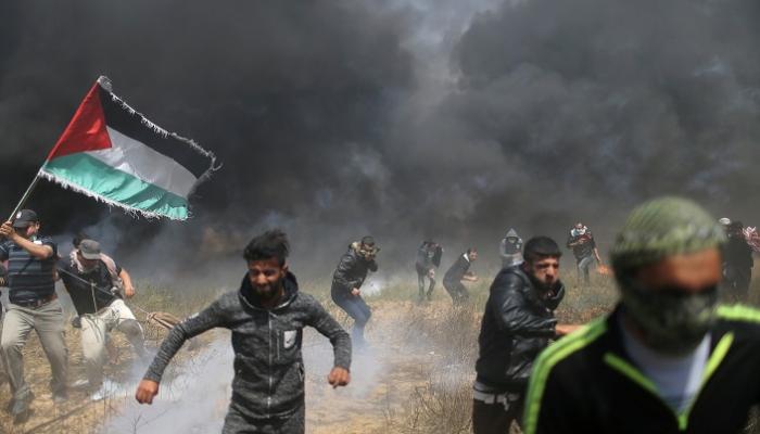 قوات الاحتلال تطلق الرصاص الحي على الشبان الفلسطينيين