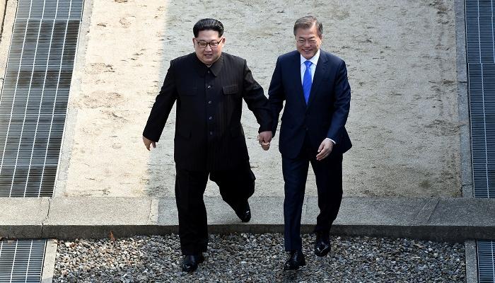 قمة تاريخية جمعت كيم ونظيره الكوري الجنوبي- أ.ف.ب