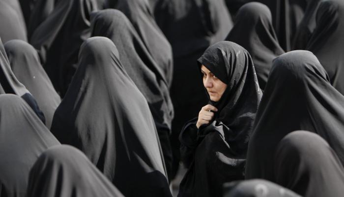 مسؤولون إيرانيون بارزون استقالوا بعد تورطهم في علاقات مشبوهة