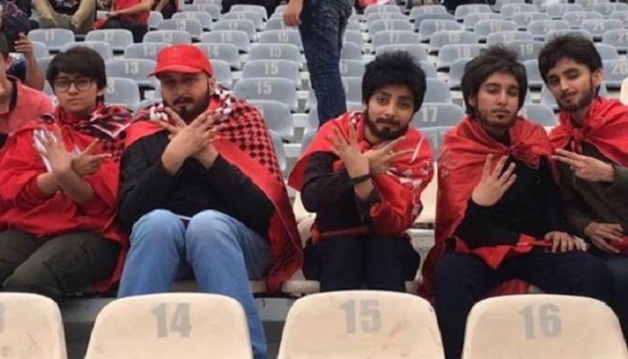 مشجعات إيرانيات تنكّرن في زي رجال