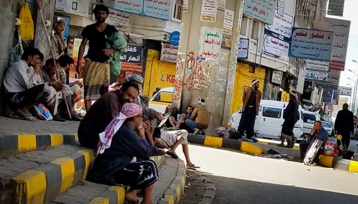 عمال يمنيون بلا عمل