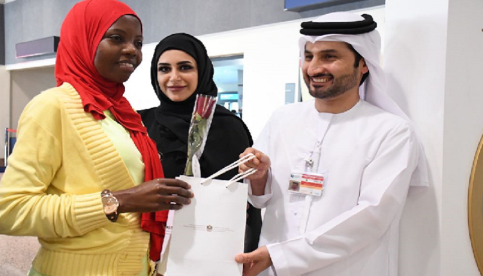 جانب من استقبال إحدى العاملات المساعدات