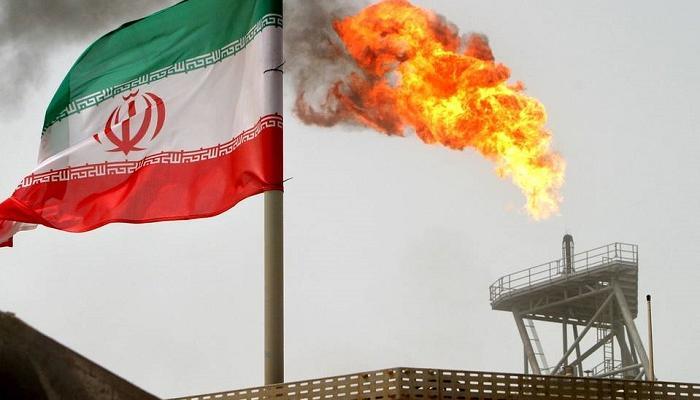 إيران ترفع وتيرة تصدير النفط تحسبا لعقوبات جديدة