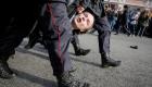 اعتقال المعارض الروسي إليكسي نافالني خلال مظاهرة ضد بوتين