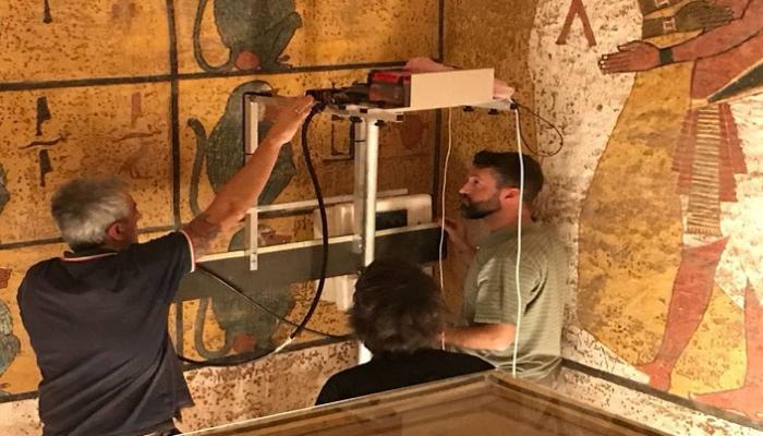 البعثة الإيطالية أثناء أعمال البحث في المقبرة