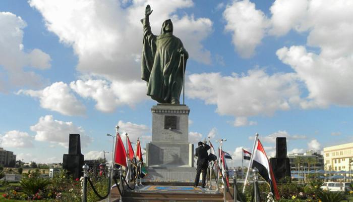 تمثال الشيخ زايد بن سلطان رحمه الله يزين مدخل المدينة التي تحمل اسمه