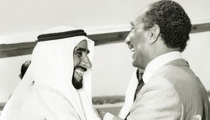 الشيخ زايد مع الرئيس المصري أنور السادات
