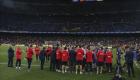 جهاز برشلونة يقيم ممرا شرفيا للاعبيه بعد مباراة ريال مدريد