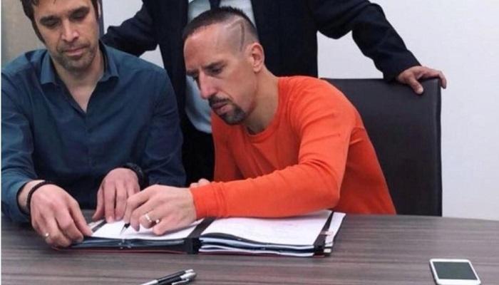 ريبيري يوقع العقد الجديد